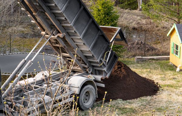 Yard Soil Delivery in Salinas