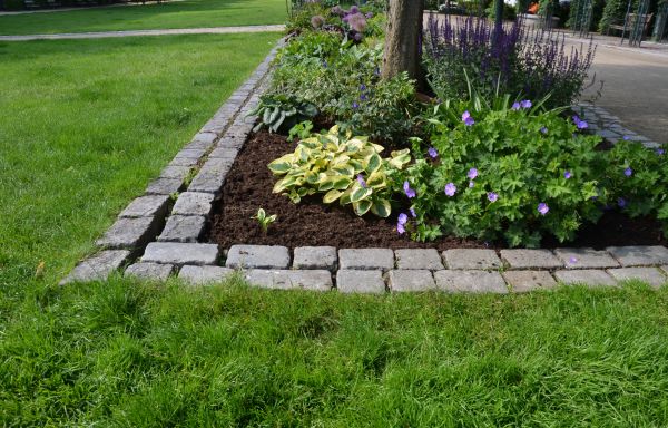 Flower Bed Mulching in Salinas